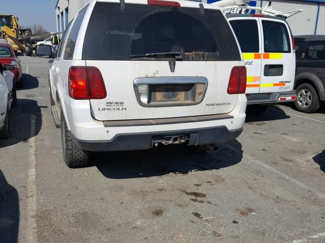 5LMFU285X5LJ11759 - 2005 LINCOLN NAVIGATOR 白色 照片 3