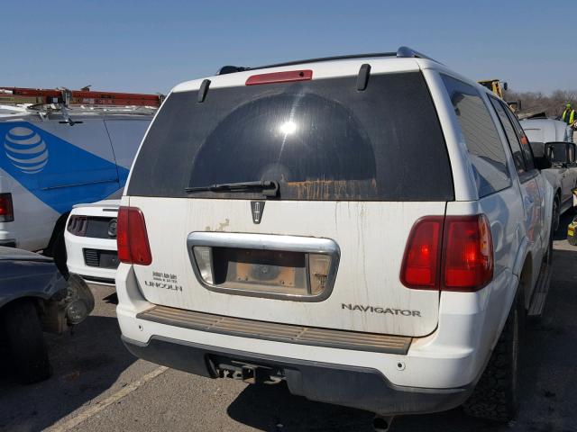 5LMFU285X5LJ11759 - 2005 LINCOLN NAVIGATOR WHITE photo 4