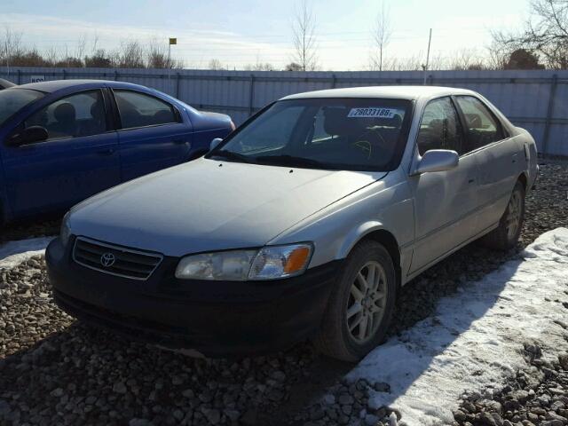 JT2BF22K410293588 - 2001 TOYOTA CAMRY CE SILVER photo 2