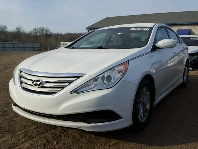 5NPEB4AC7EH858687 - 2014 HYUNDAI SONATA GLS WHITE photo 2