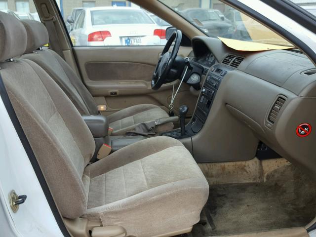 JN1CA21DXVT831537 - 1997 NISSAN MAXIMA GLE WHITE photo 5