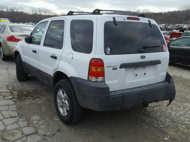 1FMYU03165DA25086 - 2005 FORD ESCAPE XLT WHITE photo 3