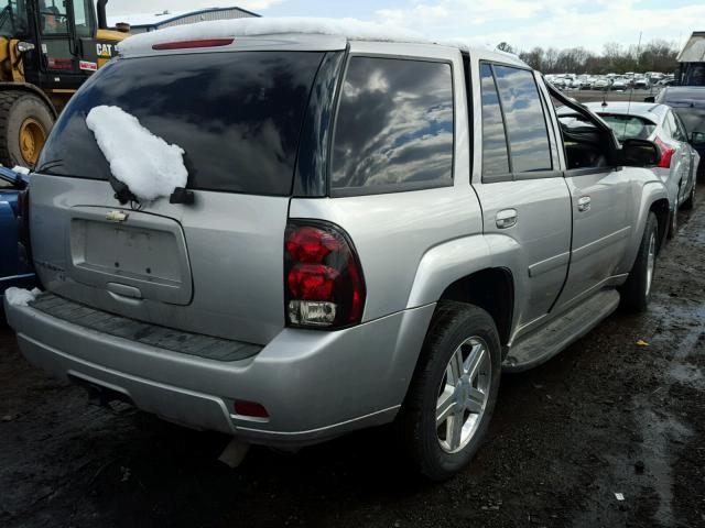 1GNDT13S982238450 - 2008 CHEVROLET TRAILBLAZE SILVER photo 4