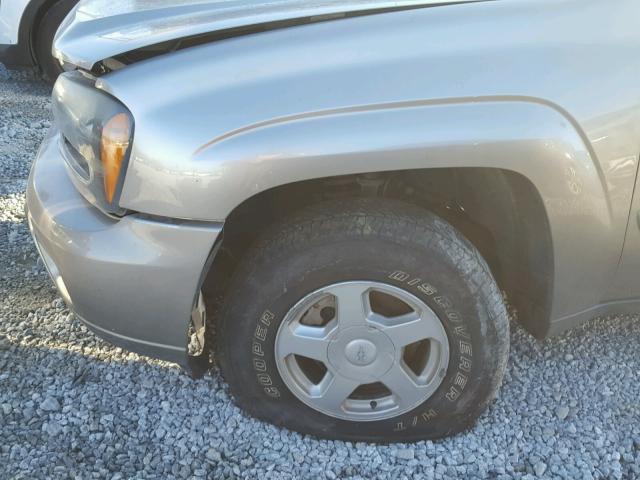 1GNDS13S722298334 - 2002 CHEVROLET TRAILBLAZE SILVER photo 10