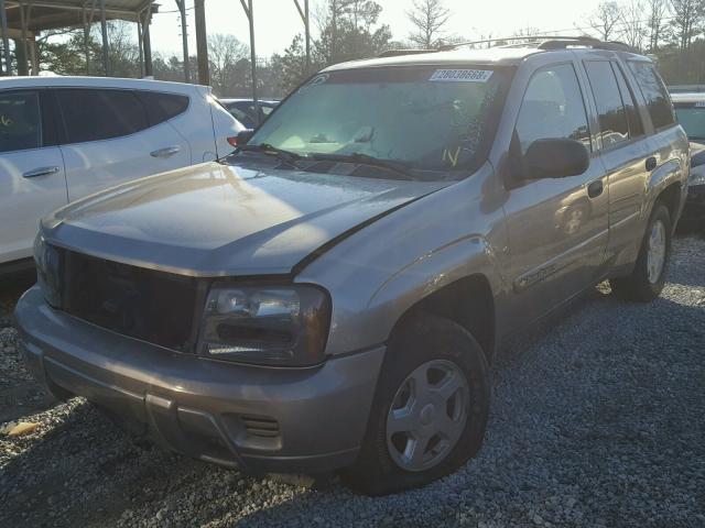 1GNDS13S722298334 - 2002 CHEVROLET TRAILBLAZE SILVER photo 2