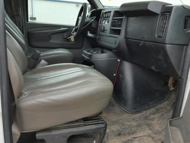 1GNZGXFA1E1129496 - 2014 CHEVROLET EXPRESS G3 WHITE photo 5