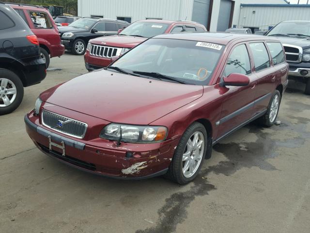 YV1SJ59H231291928 - 2003 VOLVO V70 BURGUNDY photo 2