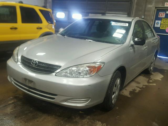 4T1BE32K04U817800 - 2004 TOYOTA CAMRY LE SILVER photo 2