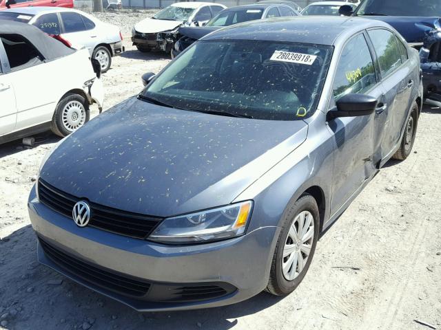 3VW2K7AJ2EM445263 - 2014 VOLKSWAGEN JETTA BASE ნაცრისფერი ფოტო 2