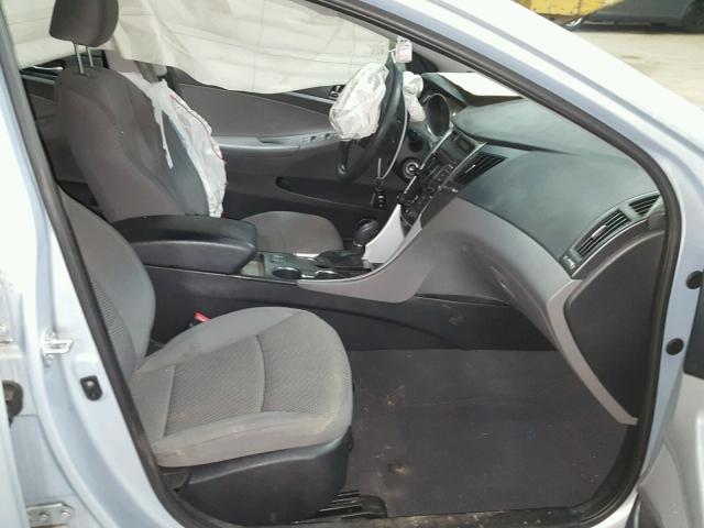 5NPEB4AC1DH530891 - 2013 HYUNDAI SONATA GLS SILVER photo 5