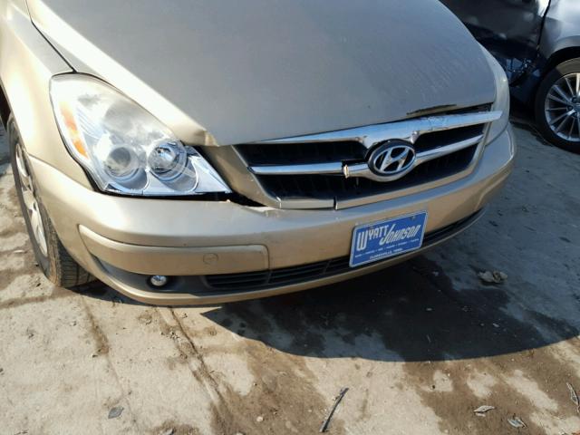 KNDMC233376012810 - 2007 HYUNDAI ENTOURAGE GOLD photo 9