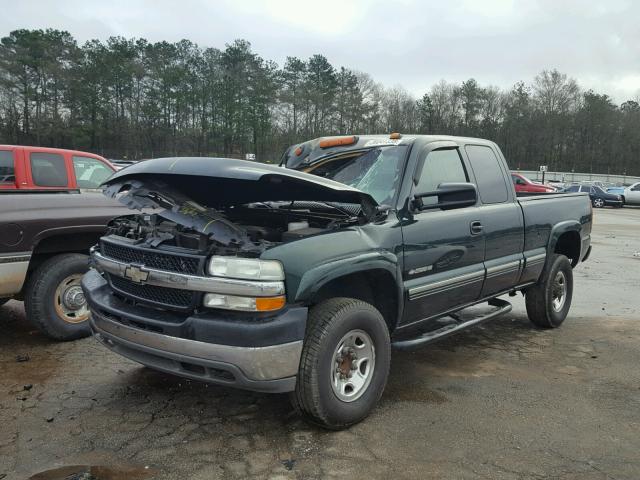 1GCHC29GX2E297287 - 2002 CHEVROLET SILVERADO GREEN photo 2