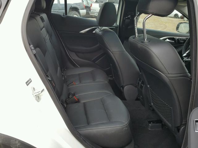 SJKCH5CR4HA026200 - 2017 INFINITI QX30 BASE WHITE photo 6