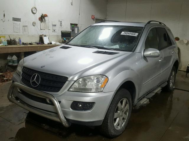 4JGBB86E86A016224 - 2006 MERCEDES-BENZ ML 350 SILVER photo 2