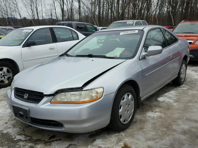 1HGCG3141XA025216 - 1999 HONDA ACCORD LX SILVER photo 2