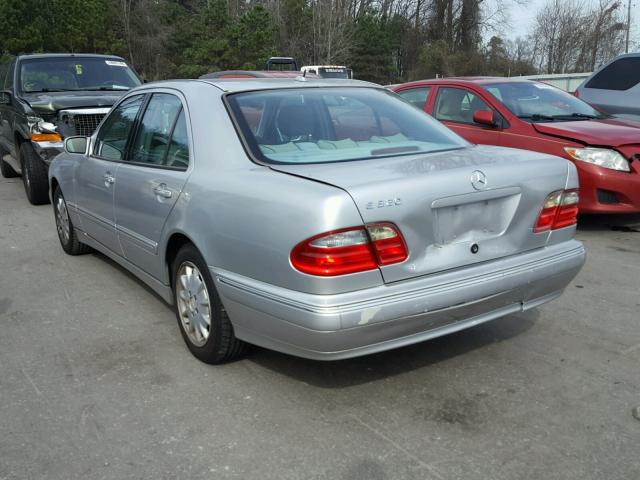 WDBJF65J1YB112599 - 2000 MERCEDES-BENZ E 320 SILVER photo 3