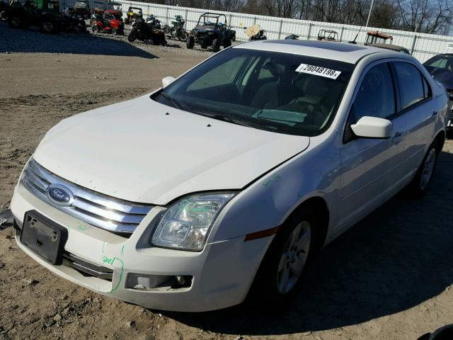 3FAHP07Z49R110622 - 2009 FORD FUSION SE WHITE photo 2