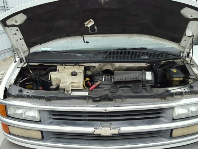 1GCHG35R221112660 - 2002 CHEVROLET EXPRESS G3 WHITE photo 7