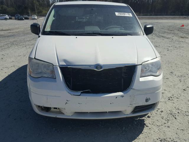 2A8HR44E19R520760 - 2009 CHRYSLER TOWN & COU WHITE photo 9