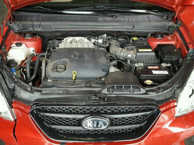 KNAFG526087159931 - 2008 KIA RONDO LX RED photo 7