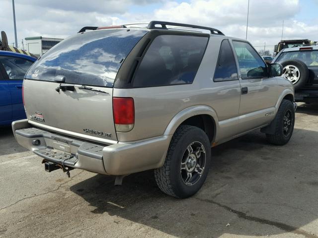 1GNCT18W7YK300421 - 2000 CHEVROLET BLAZER GOLD photo 4