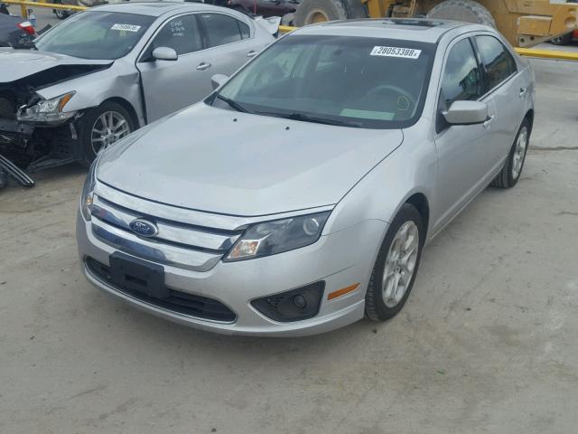 3FAHP0HA5BR309757 - 2011 FORD FUSION SE SILVER photo 2