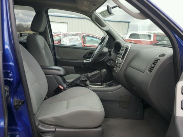 1FMYU03155KA62559 - 2005 FORD ESCAPE XLT BLUE photo 5