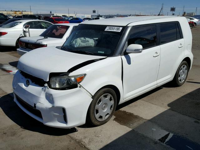 JTLZE4FE8B1129236 - 2011 TOYOTA SCION XB WHITE photo 2