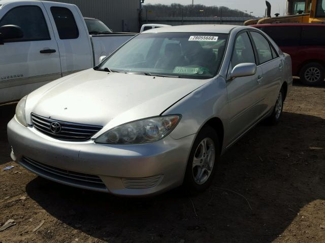 4T1BE32K96U163916 - 2006 TOYOTA CAMRY LE SILVER photo 2