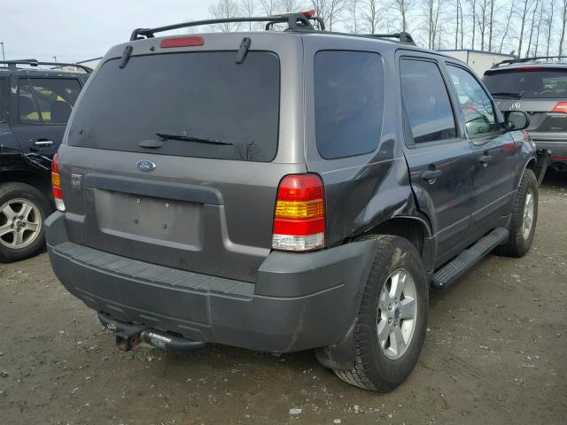 1FMYU93165KA05923 - 2005 FORD ESCAPE XLT GRAY photo 4