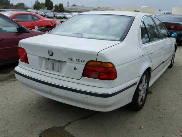 WBADM6344YGU07567 - 2000 BMW 528 I AUTO WHITE photo 4