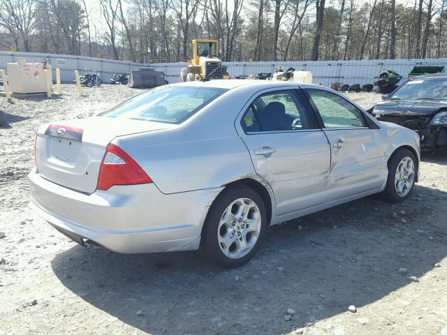 3FAHP0HA2AR332847 - 2010 FORD FUSION SE SILVER photo 4