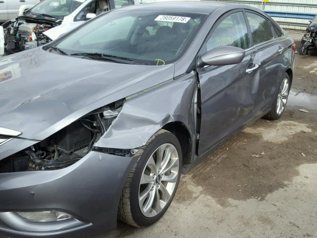 5NPEC4AC1BH228091 - 2011 HYUNDAI SONATA SE GRAY photo 9