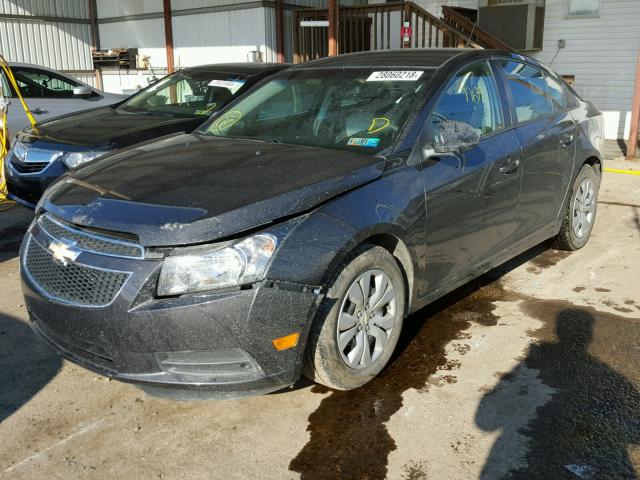 1G1PB5SG7E7318253 - 2014 CHEVROLET CRUZE LS GRAY photo 2