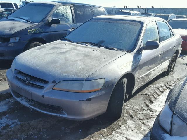 1HGCG5653YA058975 - 2000 HONDA ACCORD EX SILVER photo 2