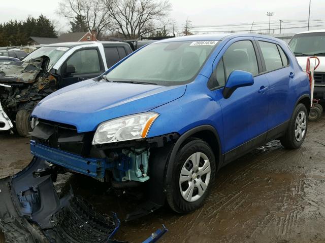 KL7CJKSB4FB249397 - 2015 CHEVROLET TRAX LS BLUE photo 2