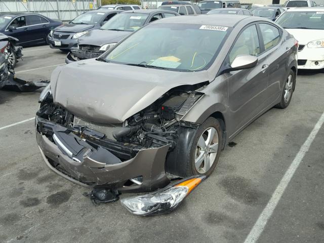 5NPDH4AE2DH412666 - 2013 HYUNDAI ELANTRA GL GOLD photo 2