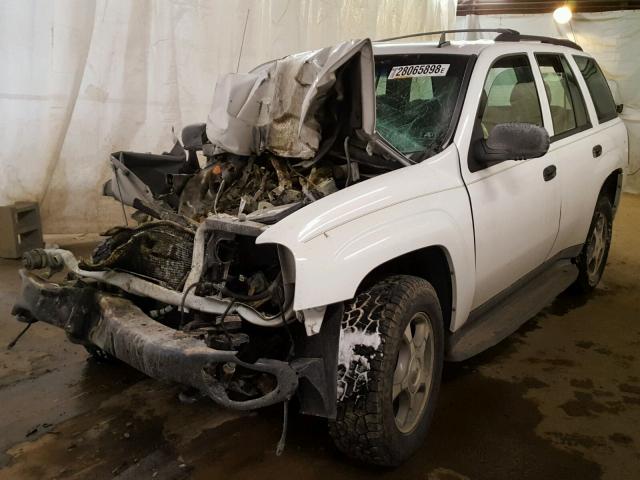 1GNDT13S362362274 - 2006 CHEVROLET TRAILBLAZE WHITE photo 2