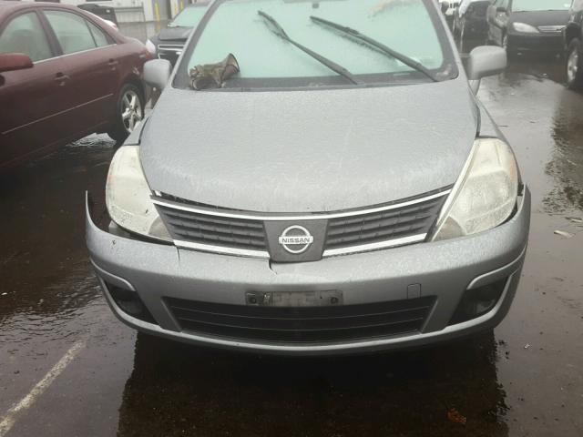 3N1BC13E28L398245 - 2008 NISSAN VERSA S SILVER photo 7