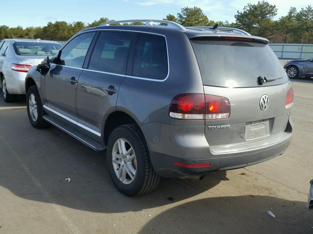 WVGBF7A9XAD002468 - 2010 VOLKSWAGEN TOUAREG V6 GRAY photo 3