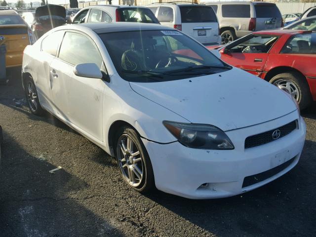 JTKDE177670200654 - 2007 TOYOTA SCION TC WHITE photo 1