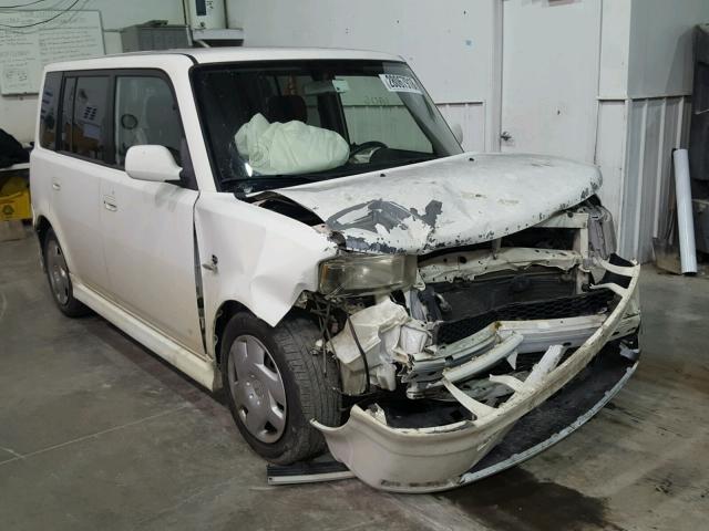 JTLKT324X54022979 - 2005 TOYOTA SCION XB WHITE photo 1