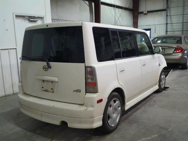 JTLKT324X54022979 - 2005 TOYOTA SCION XB WHITE photo 4