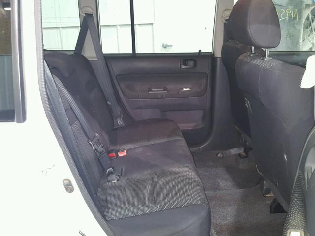 JTLKT324X54022979 - 2005 TOYOTA SCION XB WHITE photo 6