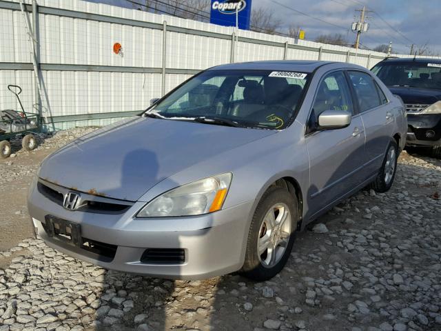 1HGCM568X7A047943 - 2007 HONDA ACCORD EX SILVER photo 2