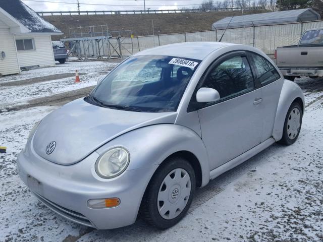 3VWBB61C3WM037299 - 1998 VOLKSWAGEN NEW BEETLE SILVER photo 2