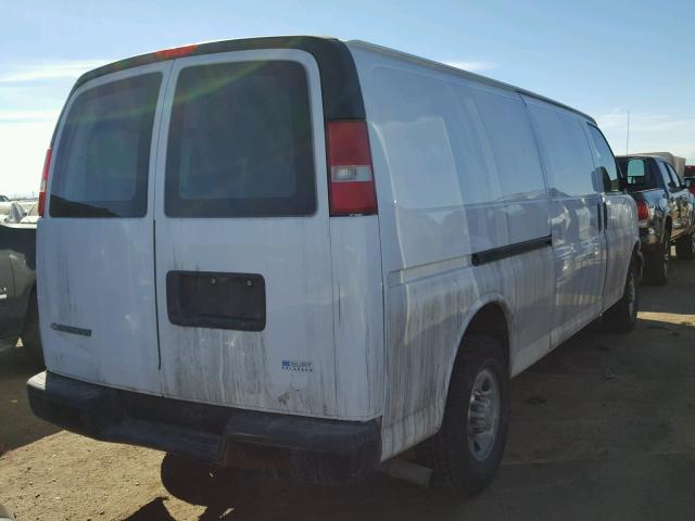 1GCGG29C091138664 - 2009 CHEVROLET EXPRESS G2 WHITE photo 4