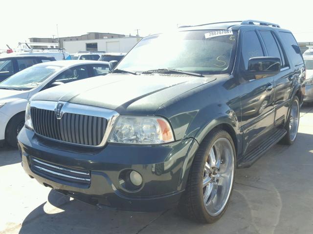 5LMFU27R03LJ33027 - 2003 LINCOLN NAVIGATOR GREEN photo 2