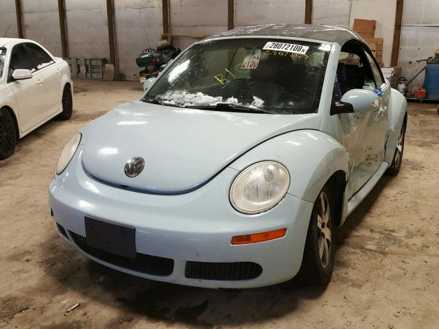 3VWRF31YX6M304810 - 2006 VOLKSWAGEN NEW BEETLE 蓝色 照片 2