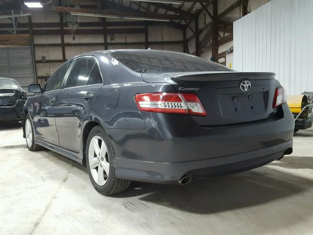 4T1BK3EK8BU128377 - 2011 TOYOTA CAMRY SE GRAY photo 3